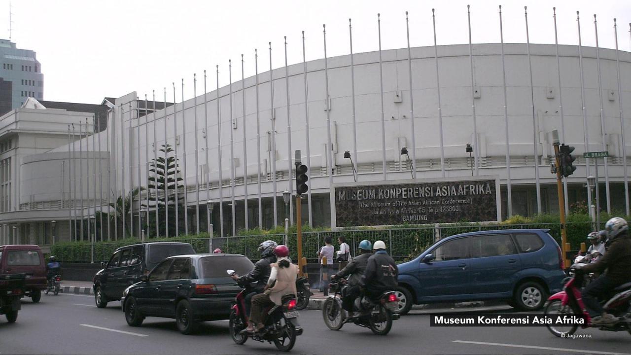 Bantal Guling Alun Alun Bandung Hotel Exterior photo